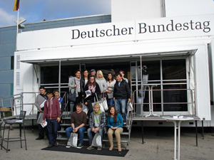 Besuch im Infomobil des Deutschen Bundestages